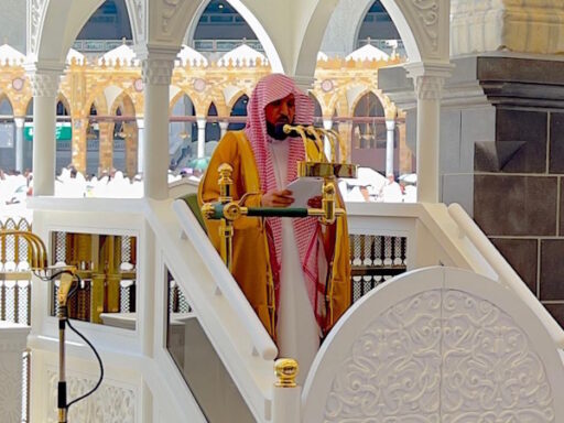 Menyimak Khutbah Jumat di Masjidil Haram