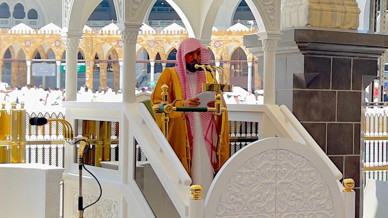 Menyimak Khutbah Jumat di Masjidil Haram