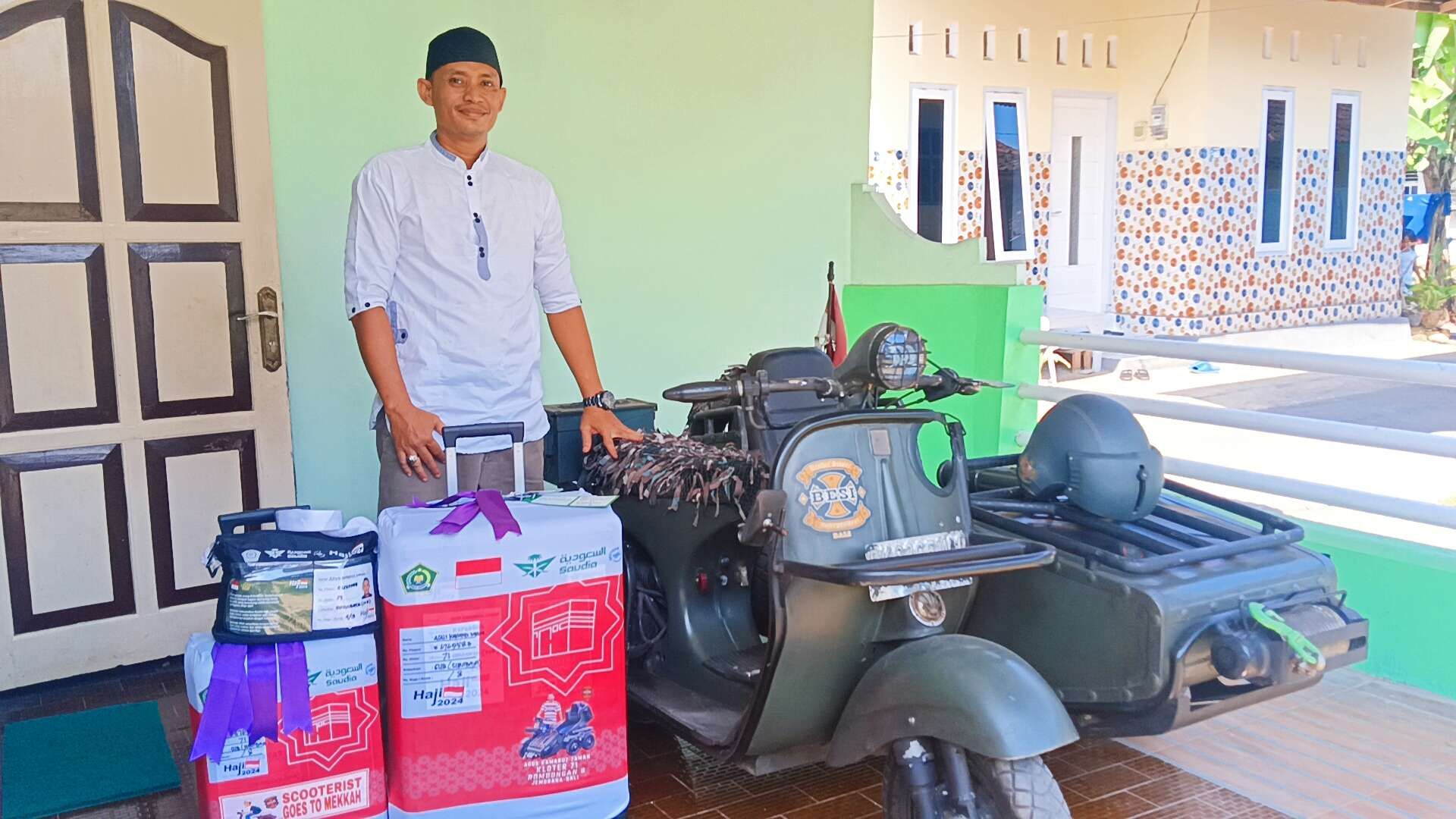 Penggemar ‘Vespa Gembel’ Berangkat Haji