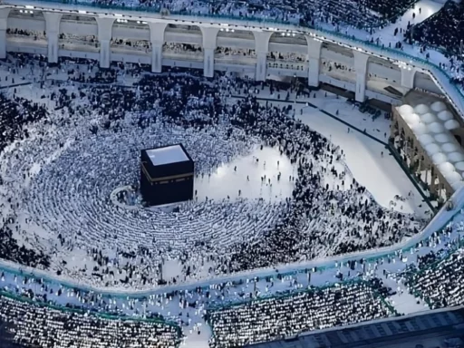 Shalat Tarawih 10 Rakaat di Masjidil Haram beserta Imamnya